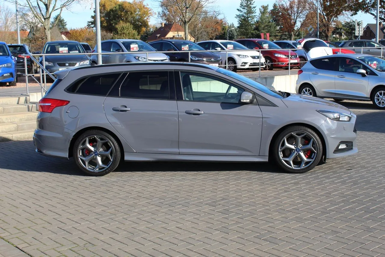 Ford Focus ST 2.0 Ecoboost...  Image 3