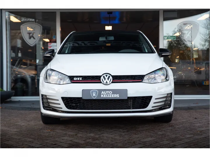 Volkswagen Golf 2.0 TSI GTI  Image 2